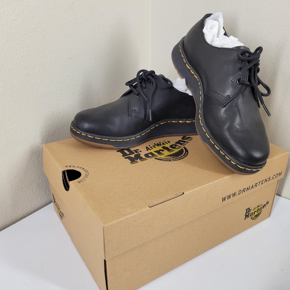 Women's Size 6 Dr. Martens Air Wave Shoes Black NEW IN BOX #1461 BEX